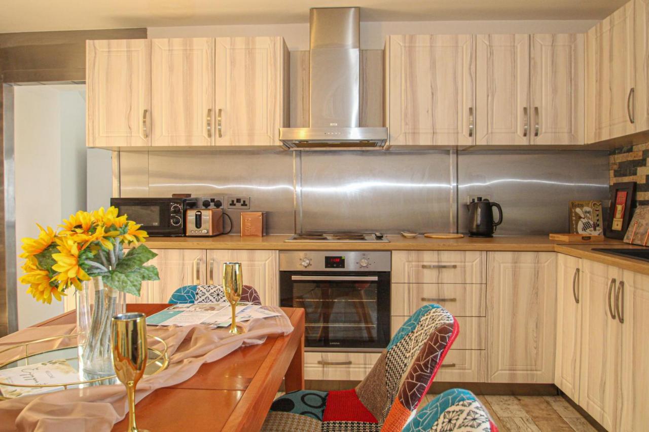Deluxe Apartment Lanark Bagian luar foto